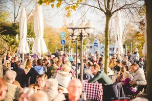 Outdoor dining - Rheinterrassen Baumberg (Monheim)