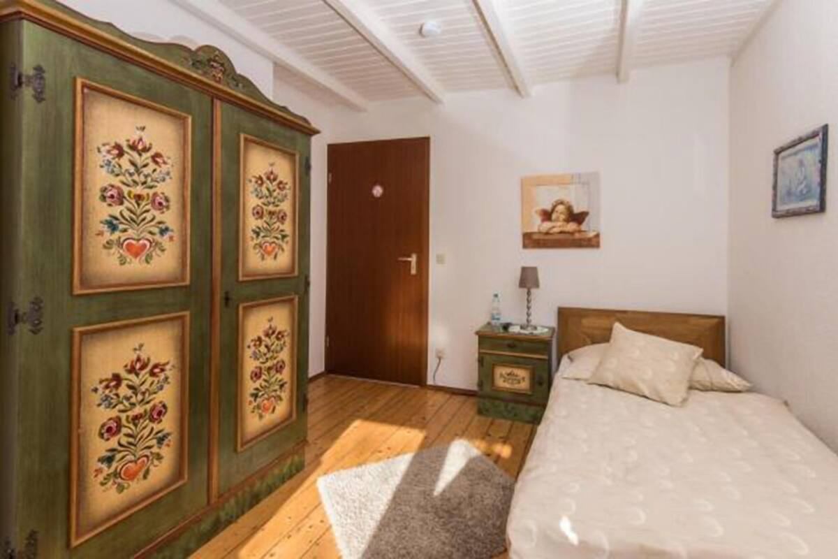 Rollaway beds (surcharge), WiFi (free), bed sheets