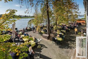 Outdoor dining - Rheinterrassen Baumberg (Monheim)