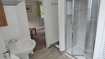 Standard Double Room, 1 King Bed | Bathroom | Slippers, towels