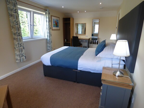 Standard Double Room, 1 King Bed | Free WiFi, bed sheets