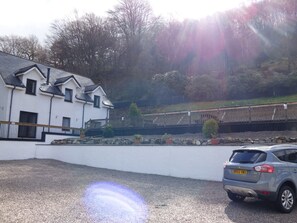 Property grounds - The Brevins Guest House (Fort William)