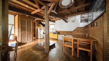 Eenvoudig huisje, 2 slaapkamers | Dineerruimte