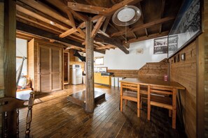 Eenvoudig huisje, 2 slaapkamers | Dineerruimte