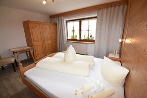 4 bedrooms, iron/ironing board, travel cot, free WiFi
