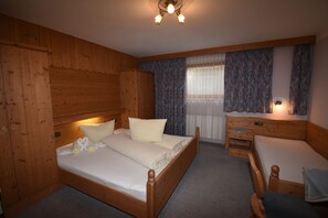 2 bedrooms, iron/ironing board, travel cot, free WiFi - Holiday in the most beautiful spot of Tyrol (Niederthai)