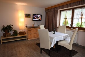 Dining - Holiday in the most beautiful spot of Tyrol (Niederthai)