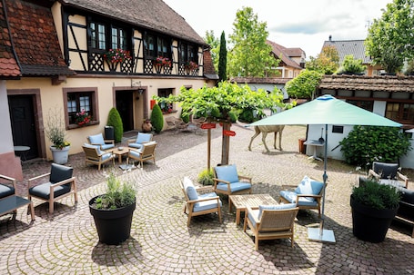 Terrace/patio. Hotel Restaurant & Spa - Le Cerf