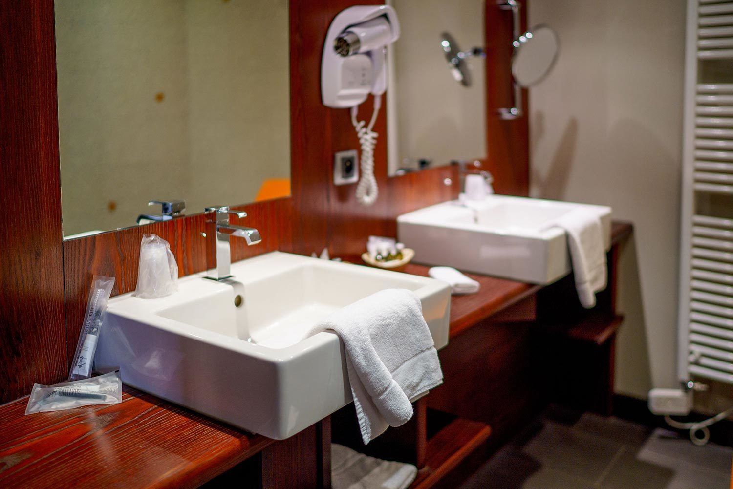 suite | bathroom sink