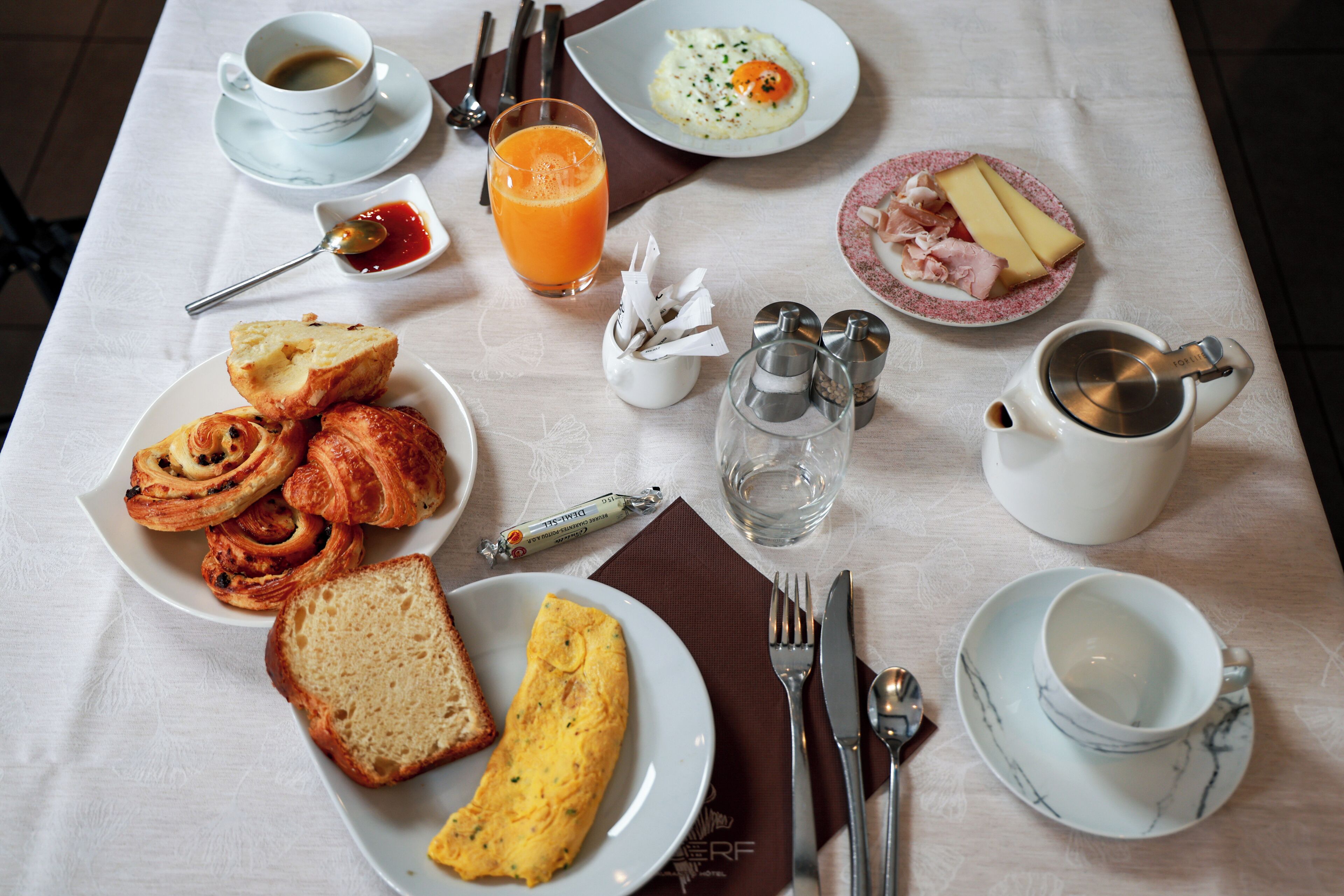 daily buffet breakfast (eur 21 per person)