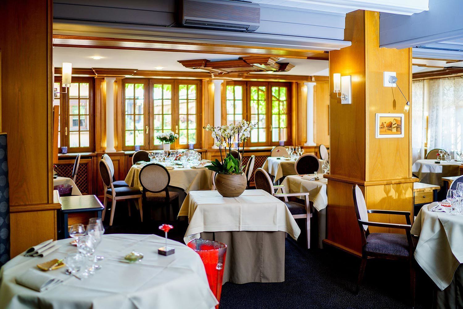 breakfast, lunch, dinner served; french cuisine