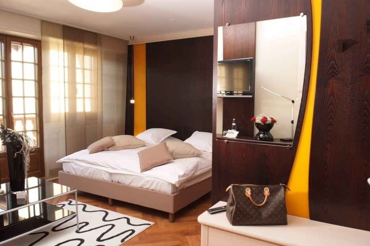 exclusive room | in-room safe, individually decorated, individually furnished