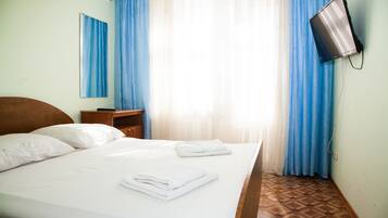 Iron/ironing board, free WiFi, bed sheets