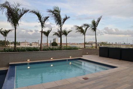 Outdoor pool, pool umbrellas, sun loungers