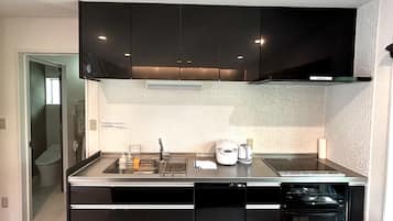 Comfort Chalet, 2 Bedrooms | Private kitchen | Fridge, microwave, oven, stovetop