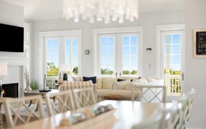 Een smart-tv en een open haard