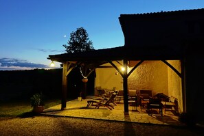 Façade de l’hébergement - soirée/nuit