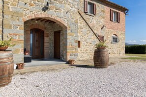 تفاصيل الفندق من الخارج