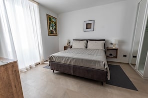 Blackout curtains, soundproofing, cots/infant beds, free WiFi