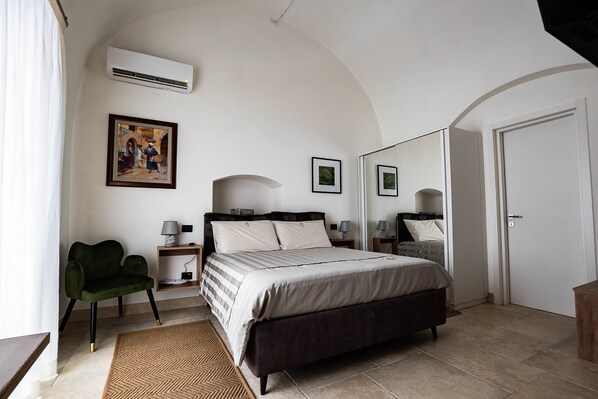 Blackout curtains, soundproofing, cots/infant beds, free WiFi