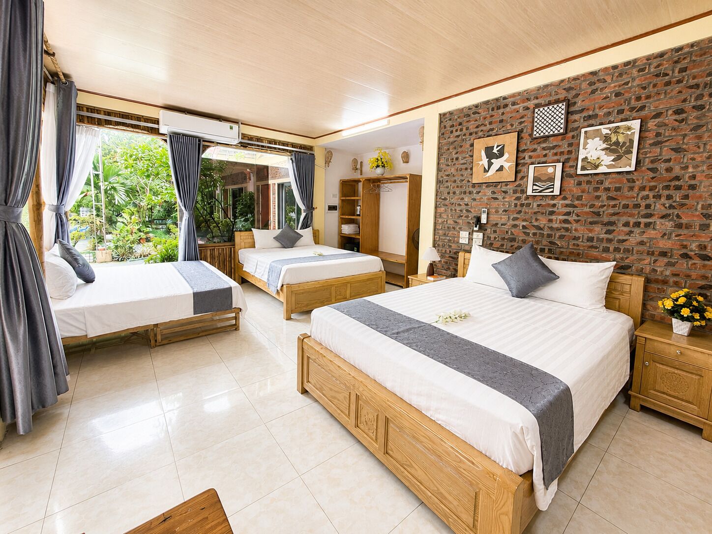 Premium bedding, soundproofing, free WiFi, bed sheets