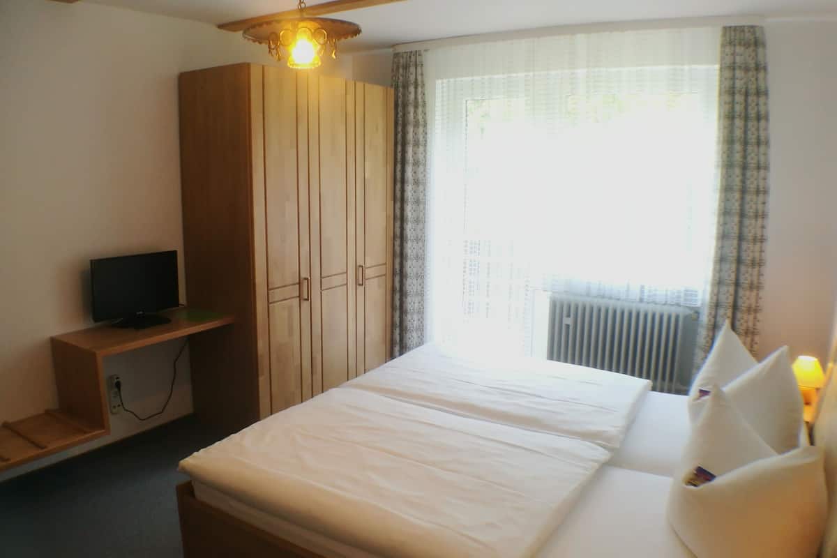 Doppelzimmer, eigenes Bad, Gartenblick