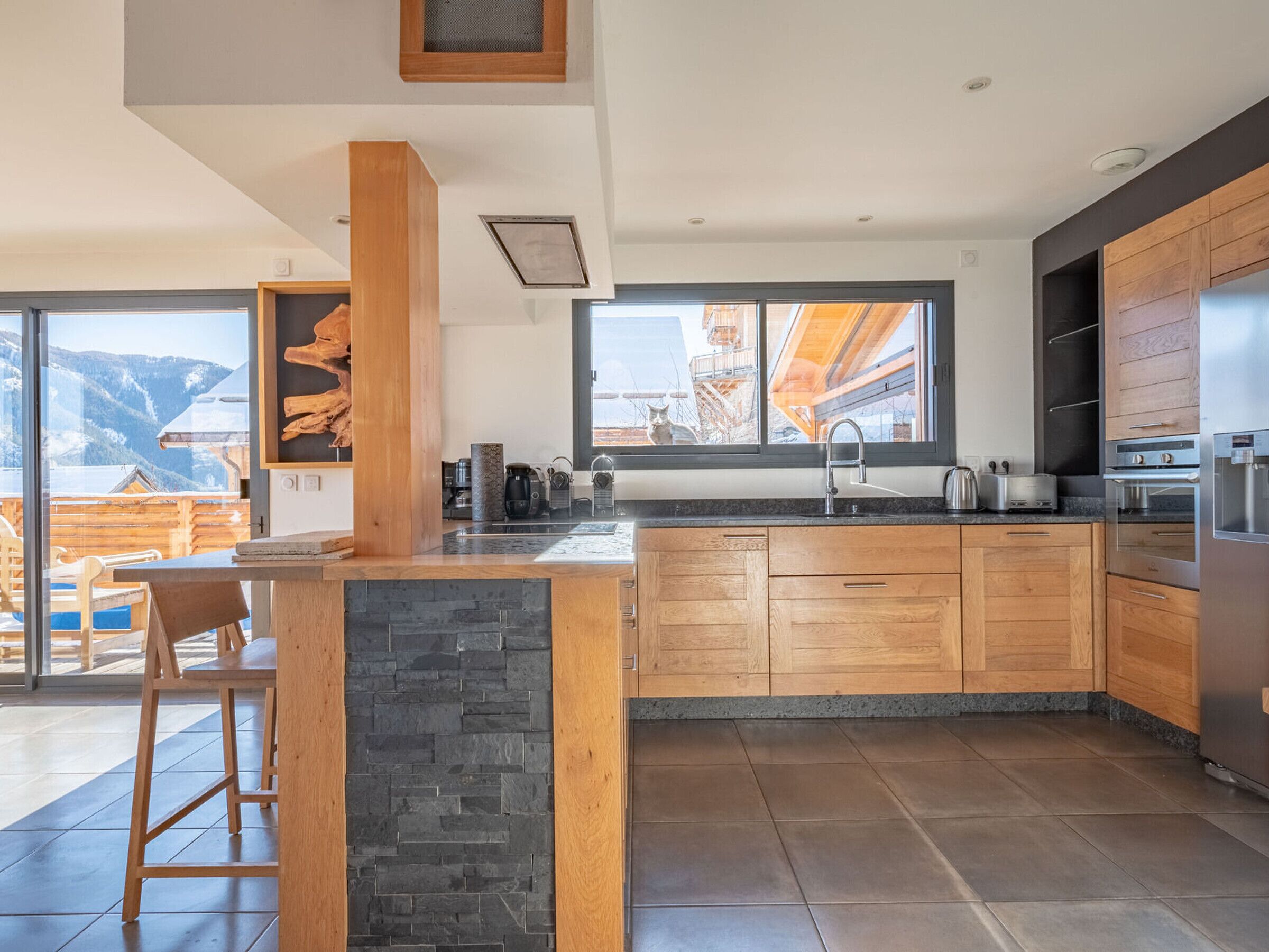 Réfrigérateur, micro-ondes, four, lave-vaisselle