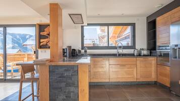 Réfrigérateur, micro-ondes, four, lave-vaisselle