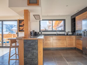 Réfrigérateur, micro-ondes, four, lave-vaisselle