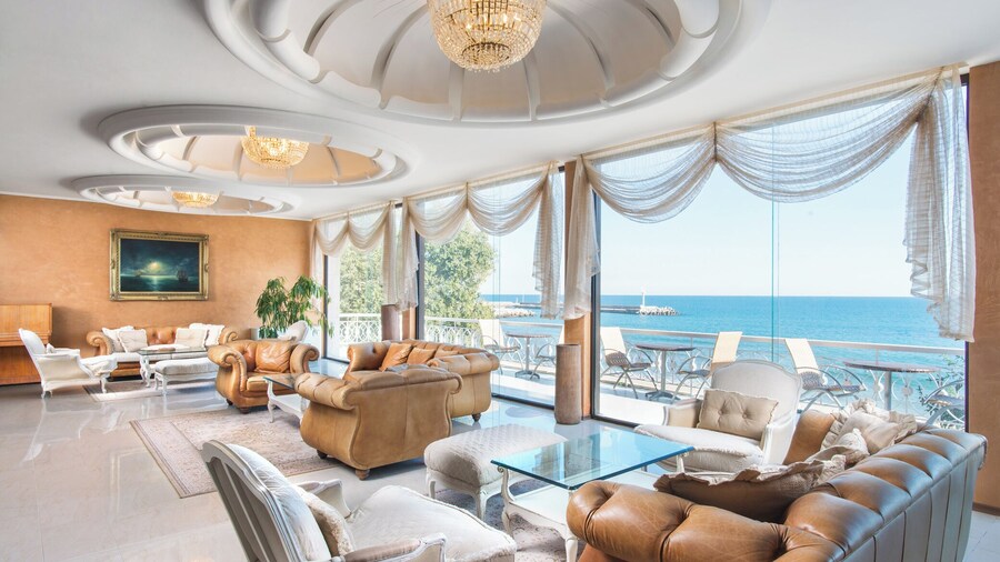 Palace Hotel - Sunny Day Resort