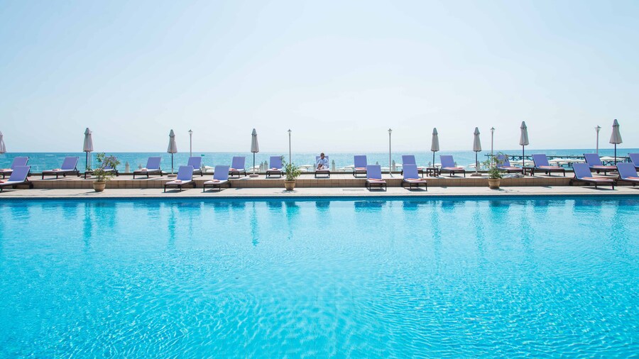 Palace Hotel - Sunny Day Resort