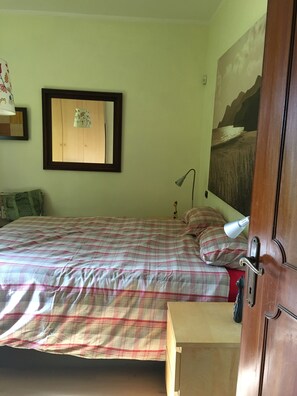 4 quartos, Wi-Fi de cortesia, roupa de cama