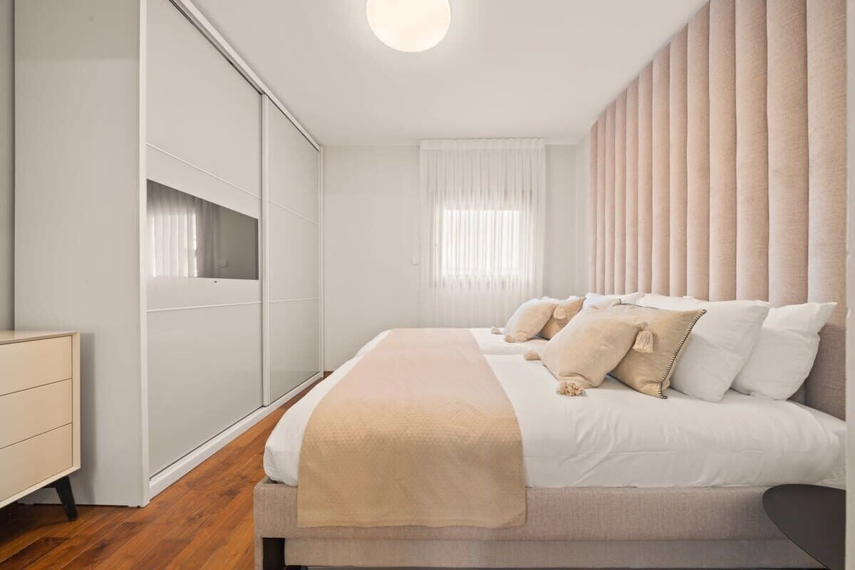 3 bedrooms, iron/ironing board, travel crib, WiFi