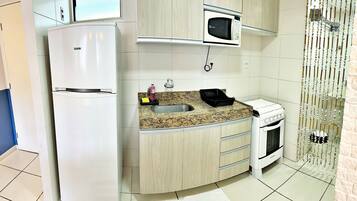 Apartamento | Cozinha privada | Geladeira, micro-ondas, fogão, liquidificador