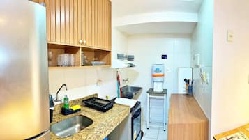 Apartamento | Cozinha privada | Geladeira, micro-ondas, fogão, liquidificador