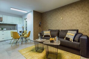 TV, offices - HaHavatselet 19 - Isrentals (Jerusalem)