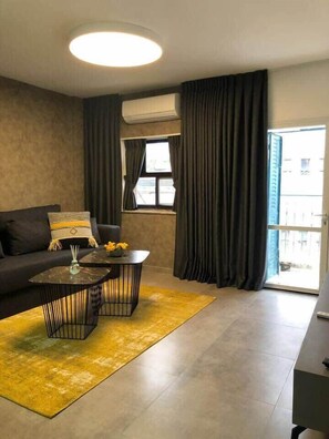 TV, offices - HaHavatselet 19 - Isrentals (Jerusalem)