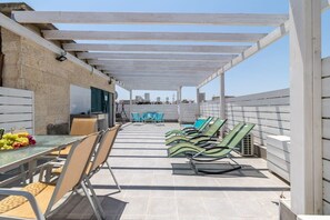 Outdoor dining - HaHavatselet 19 - Isrentals (Jerusalem)