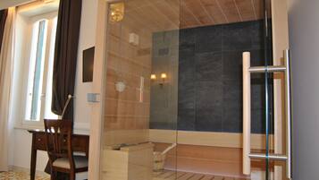 Suite exclusiva, vistas a la ciudad | 1 dormitorio, ropa de cama de alta calidad, edredones de plumas