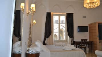 Suite Eksklusif, pemandangan kota | 1 kamar tidur, seprai premium, selimut bulu angsa, dan busa memori