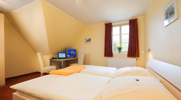 Free WiFi, bed sheets - Hotel& Gästehof Meier Westmeyer (Harsewinkel)