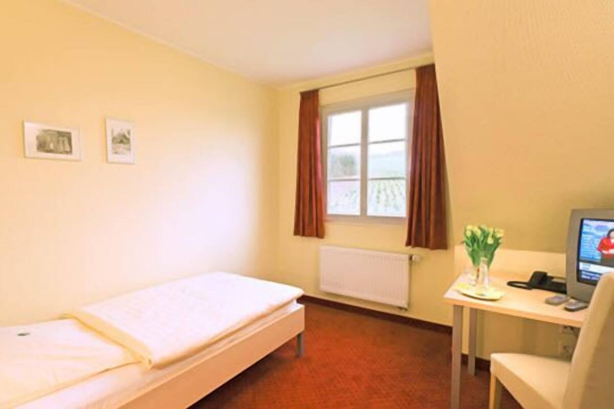 Chambre Simple, 1 lit une place | Wi-Fi gratuit, draps fournis