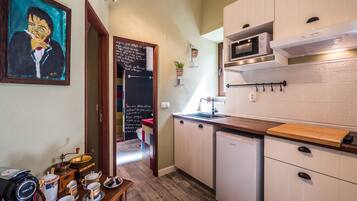 Fridge, microwave, stovetop, coffee/tea maker