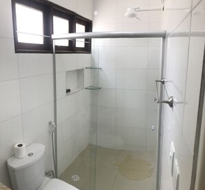 House | Bathroom | Shower, towels - Vacanze - Casa Barra de São Miguel (Barra de São Miguel)
