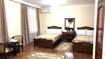 Grand-Zweibettzimmer, 2 Einzelbetten | Zimmersafe, Schreibtisch, Bügeleisen/Bügelbrett, kostenloses WLAN