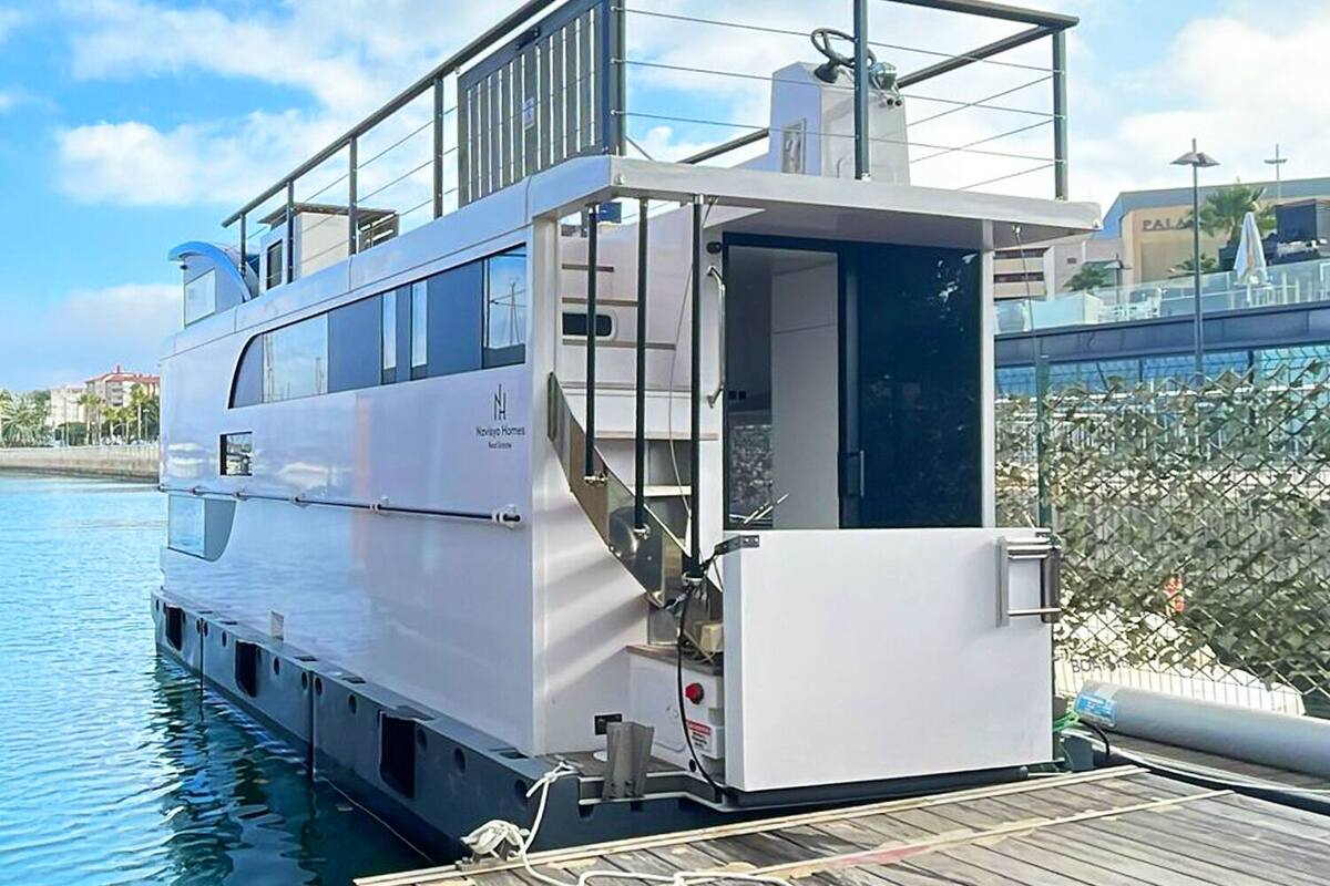 Yatch | Sengetøy av topp kvalitet, dundyner og skrivebord