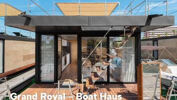 Boat Haus Grand Royal | Luxe beddengoed, donzen dekbedden, individueel gedecoreerd