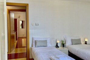 2 bedrooms, WiFi - BNBOOK-BORROMEO 2 RHO (RHO)