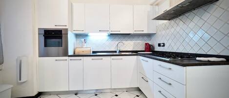 Căn hộ, 3 phòng ngủ | Bếp riêng | Tủ lạnh, lò vi sóng, bếp nấu, máy rửa bát