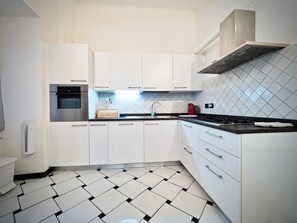 Apartment, 3 Schlafzimmer | Eigene Küche | Kühlschrank, Mikrowelle, Herdplatte, Geschirrspüler